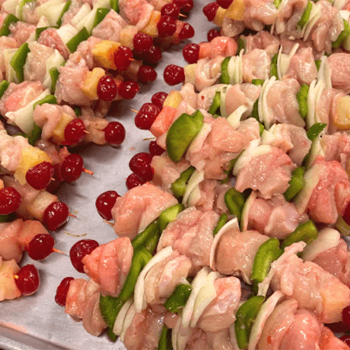 CHICKEN SKEWERS WITH LUAU SAUCE, VEGGIES & FRUIT (4 PACK)